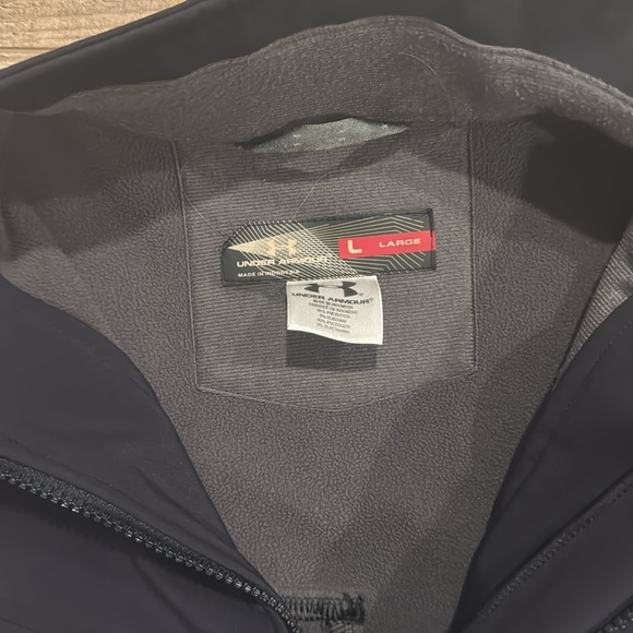 Under Armour Black Zip Up Jacket Size Large Great Condition - Picture 2 of 3